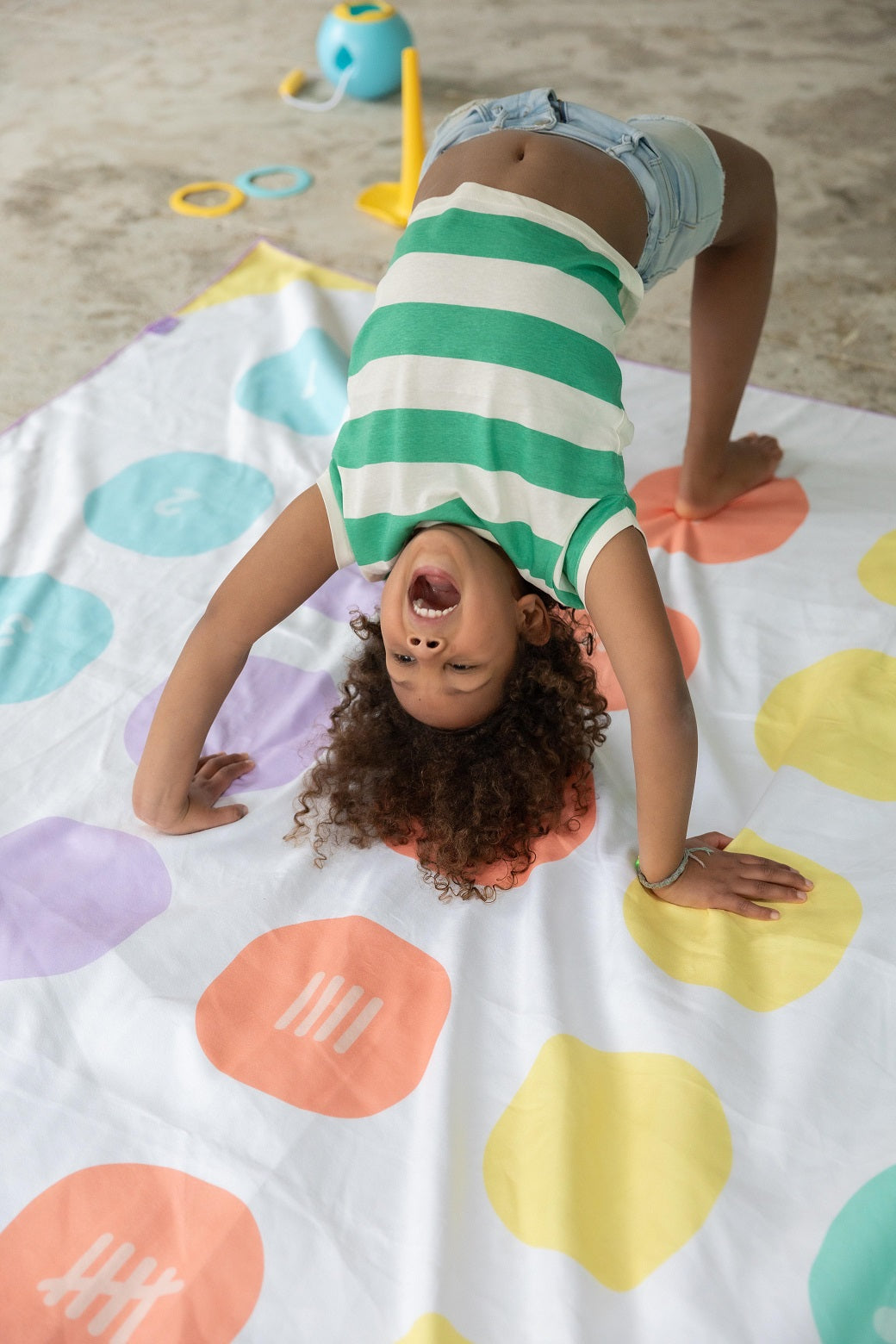 Play Towel - Strandhanddoek - Extra Large - 180 x 180 cm - Balance Game