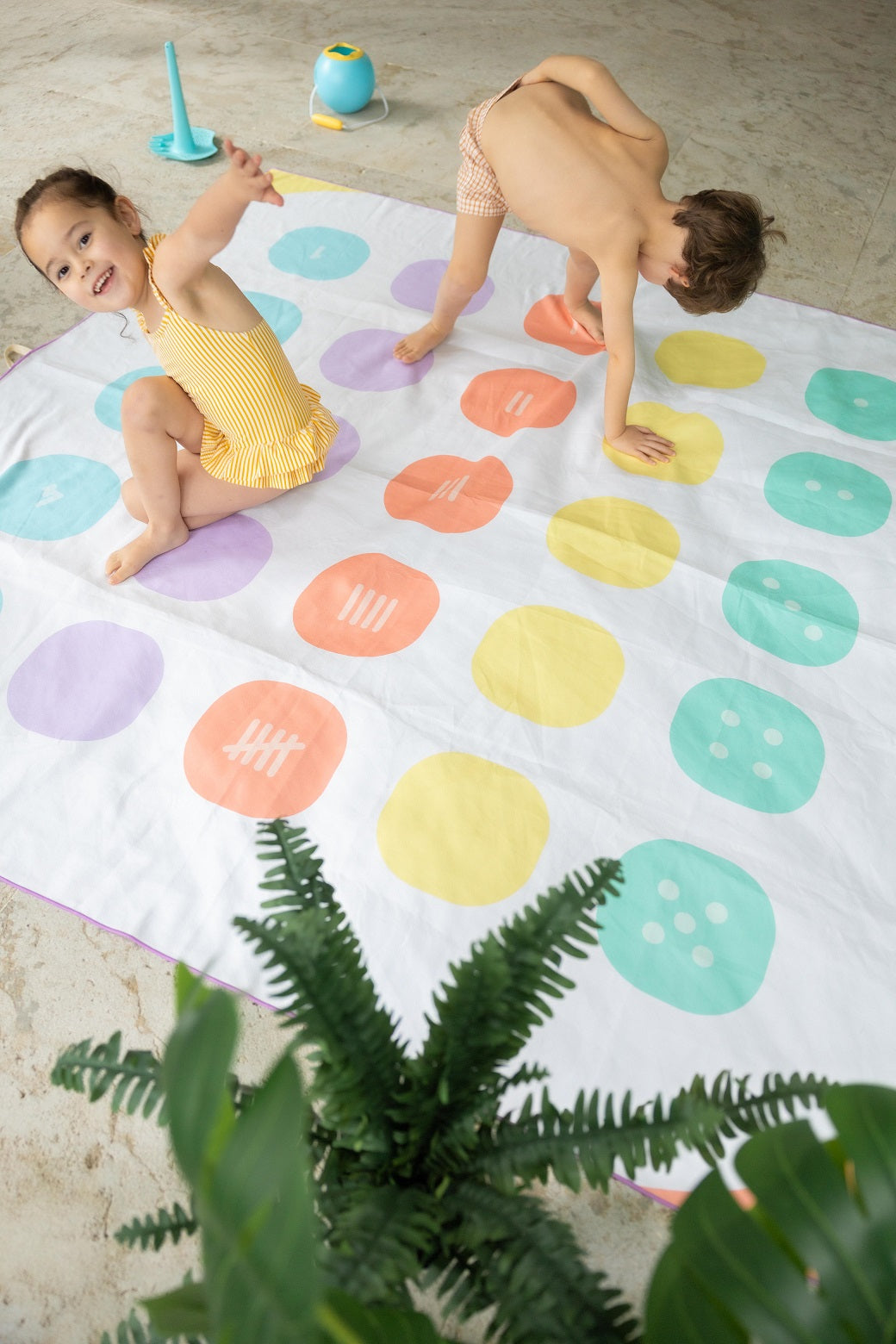 Play Towel - Strandhanddoek - Extra Large - 180 x 180 cm - Balance Game