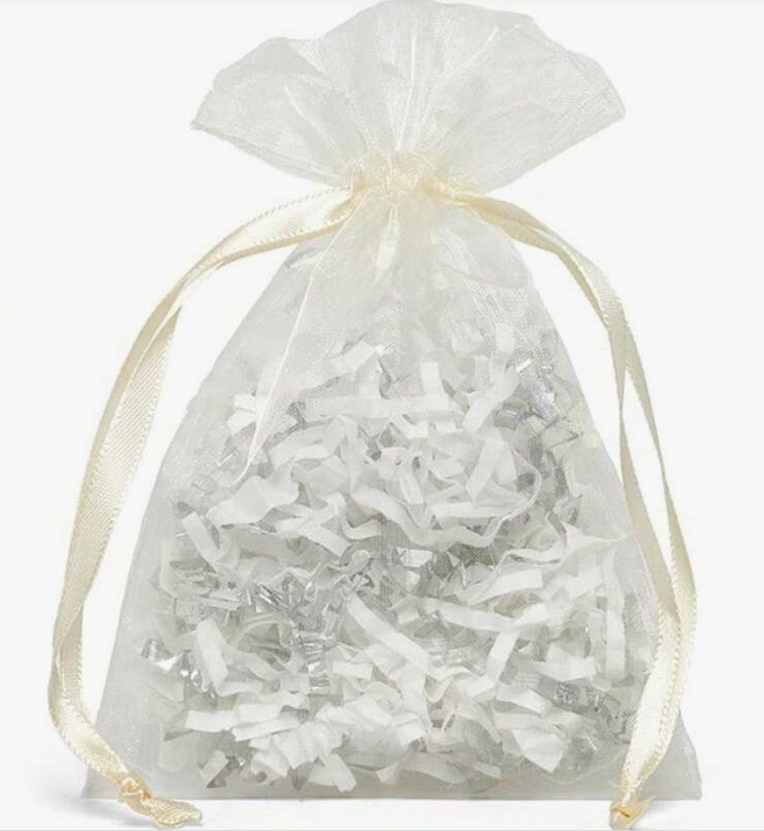 Tweedekans: 21 Ivoor organza zakjes klein